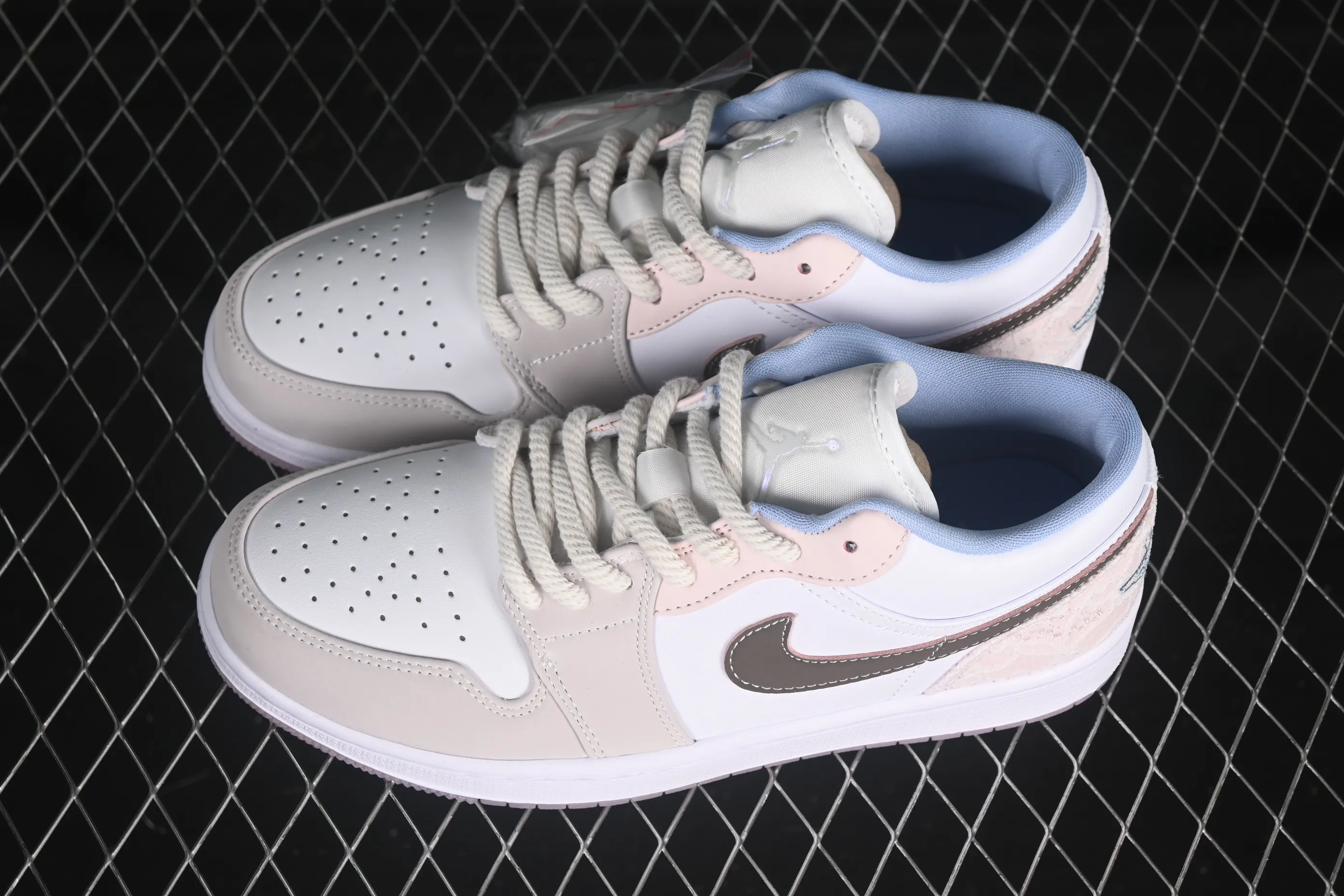 All categories Air Jordan Jordan series basketball shoes Air Jordan 1 Low Air Jordan 1 Low AJ1 Joe 1 carved powder low-top cultural casual sneakers IB8859-101